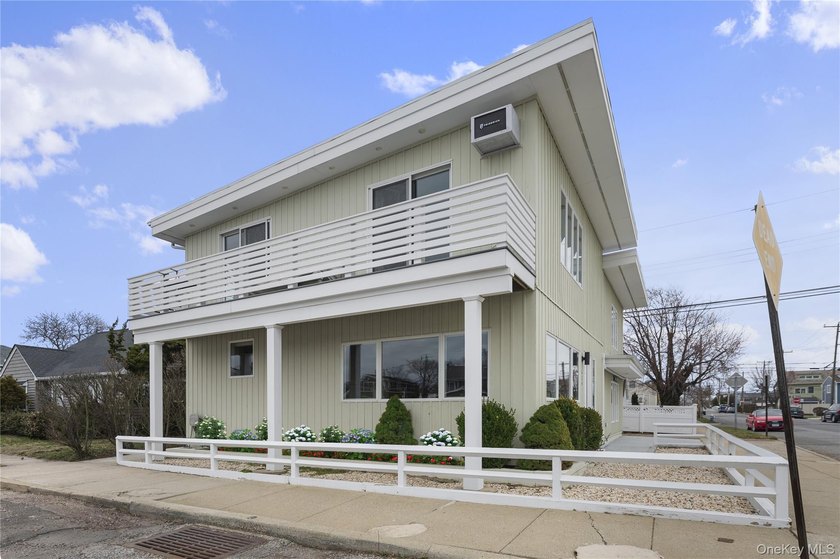 Experience the ultimate coastal lifestyle in this pristine - Beach Home for sale in Long Beach, New York on Beachhouse.com