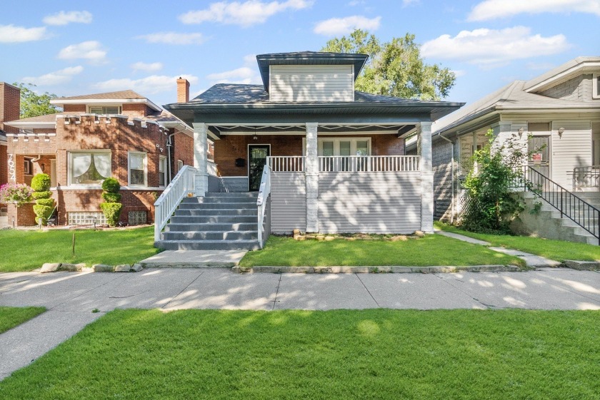 Stunning Fully Renovated Bungalow - A South Shore Gem! - Beach Home for sale in Chicago, Illinois on Beachhouse.com
