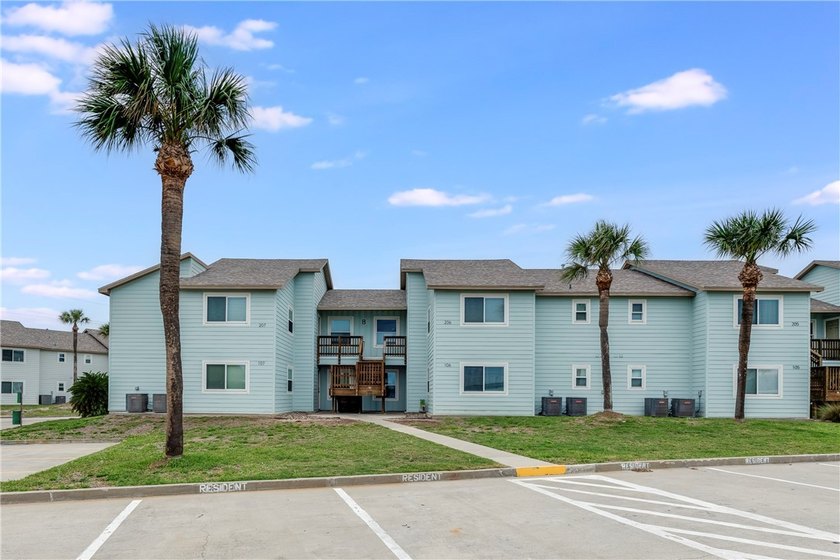 Welcome to 106 Aransas Harbors-an inviting coastal retreat in - Beach Condo for sale in Port Aransas, Texas on Beachhouse.com