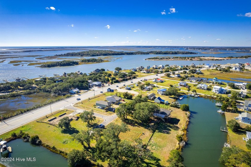 Waterfront on deep canal! Direct Canal front Home in New - Beach Home for sale in Cedar Point, North Carolina on Beachhouse.com