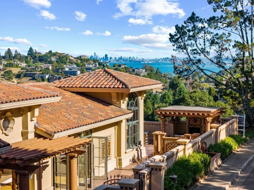 Experience allure at 32 Via Los Altos, an exclusive Tiburon - Beach Home for sale in Tiburon, California on Beachhouse.com