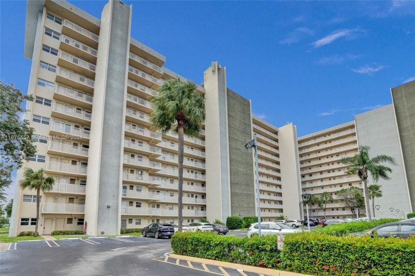 1 BD | 1.5 BA Penthouse Unit w/ 180 views. Upgraded unit with - Beach Condo for sale in Pompano Beach, Florida on Beachhouse.com