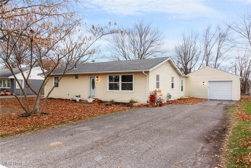 Welcome to 5212 Langfitt St., a well-maintained 3-bedroom - Beach Home for sale in Vermilion, Ohio on Beachhouse.com