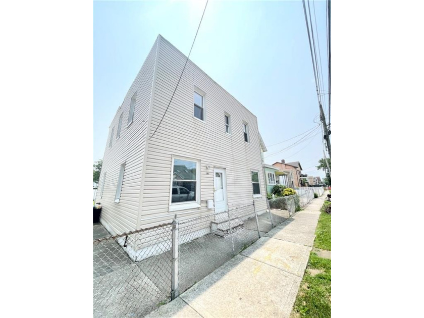 Welcome to this detached, two-family house! Each story has 4 - Beach Home for sale in Staten  Island, New York on Beachhouse.com