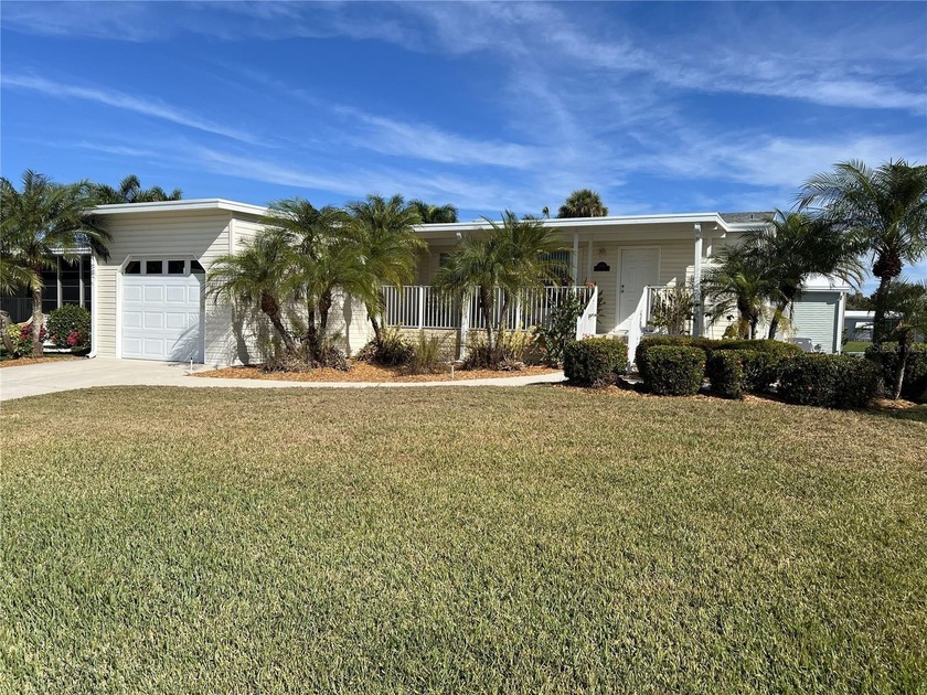 WHAT A GEM!  This 2 bedroom/2 bath abode is a Florida Gulf Coast - Beach Home for sale in Palmetto, Florida on Beachhouse.com