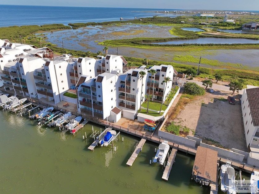 This beautifully renovated 2-bedroom, 3-bathroom bayside condo - Beach Condo for sale in South Padre Island, Texas on Beachhouse.com