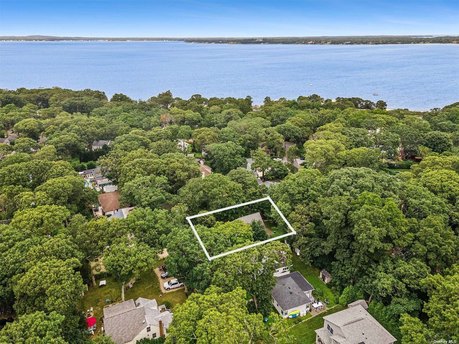 Unlock the potential of this charming, move-in ready 3-bedroom - Beach Home for sale in Sag Harbor, New York on Beachhouse.com