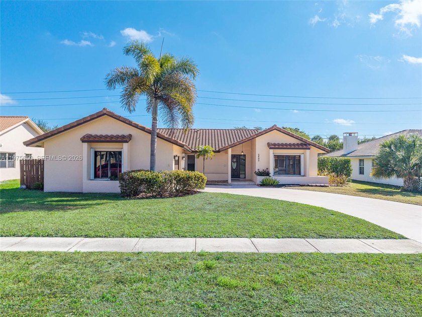 Move-in ready 3BR/2BA+Den in the coveted 24-hr gated Estates of - Beach Home for sale in Boynton Beach, Florida on Beachhouse.com