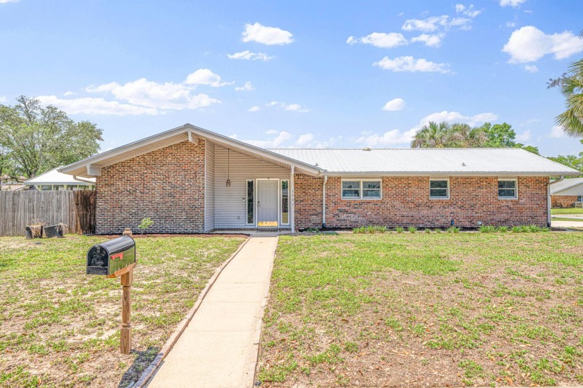 Welcome to Palm Estates, where neighbors feel like friends and - Beach Home for sale in Niceville, Florida on Beachhouse.com