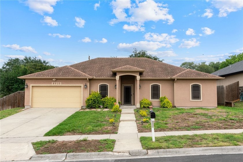 Beautiful 4-bedroom, 2-bath home with a 2-car garage, offering 1 - Beach Home for sale in Corpus Christi, Texas on Beachhouse.com