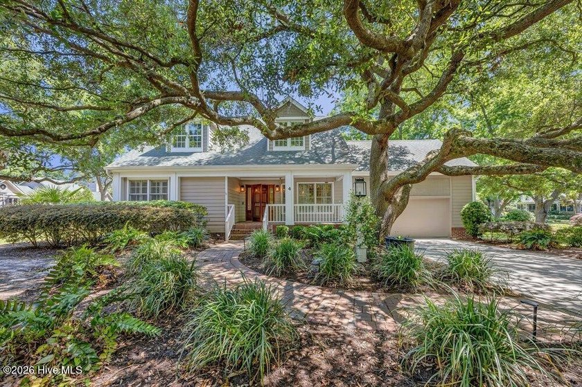 Welcome to the waterfront community of Oak Landing and 4 Oak - Beach Townhome/Townhouse for sale in Wilmington, North Carolina on Beachhouse.com