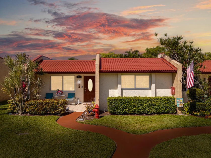 Welcome to this beautifully maintained villa in the heart of - Beach Home for sale in West Palm Beach, Florida on Beachhouse.com