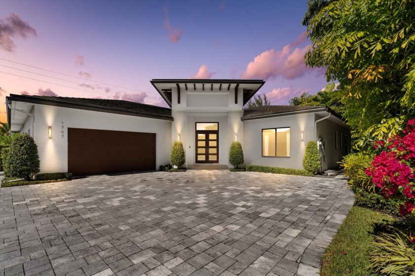ABSOLUTELY GORGEOUS ESTATE IN PRESTIGIOUS CAMINO LAKES | NEW - Beach Home for sale in Boca Raton, Florida on Beachhouse.com