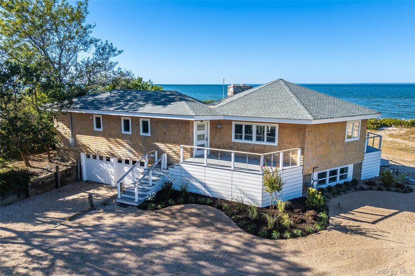 Beautiful, expansive soundfront retreat offering rare, direct - Beach Home for sale in Greenport, New York on Beachhouse.com