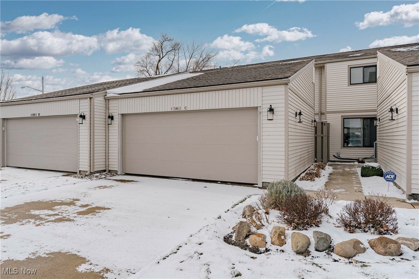 Welcome to 1361 Cleveland Rd #C - A Well-Kept Townhouse Just - Beach Condo for sale in Huron, Ohio on Beachhouse.com