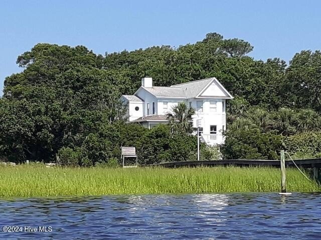 Presenting a fabulous opportunity to own an Intracoastal - Beach Home for sale in Wilmington, North Carolina on Beachhouse.com