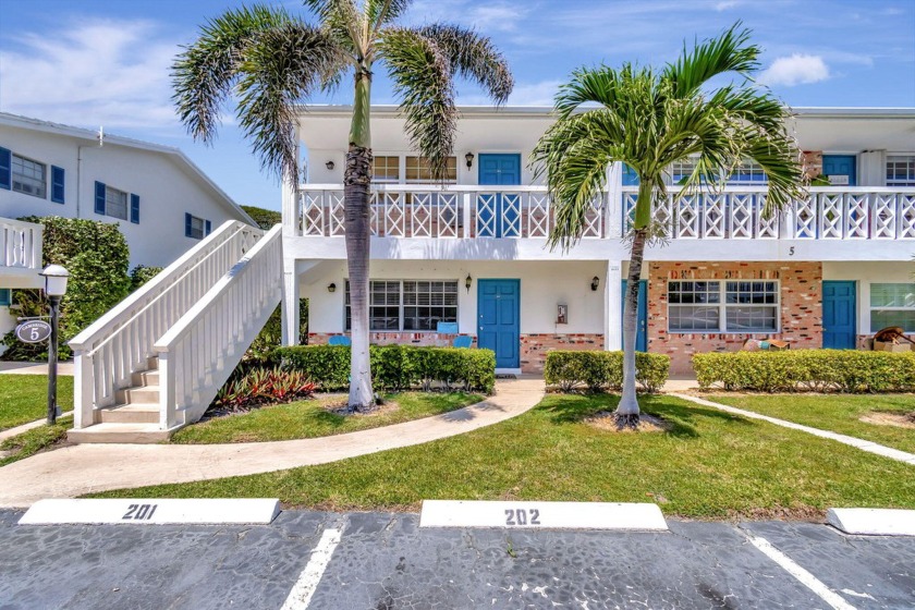 Beachside co-op with everything you need. Updated 1/1 ground - Beach Condo for sale in Ocean Ridge, Florida on Beachhouse.com