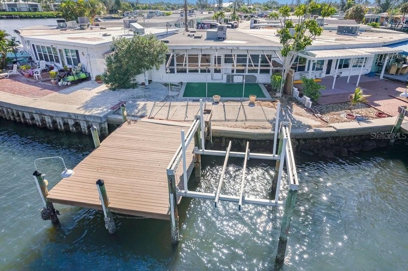 Big water dockage and weekly rentals at an unbeatable price! - Beach Home for sale in Holmes Beach, Florida on Beachhouse.com
