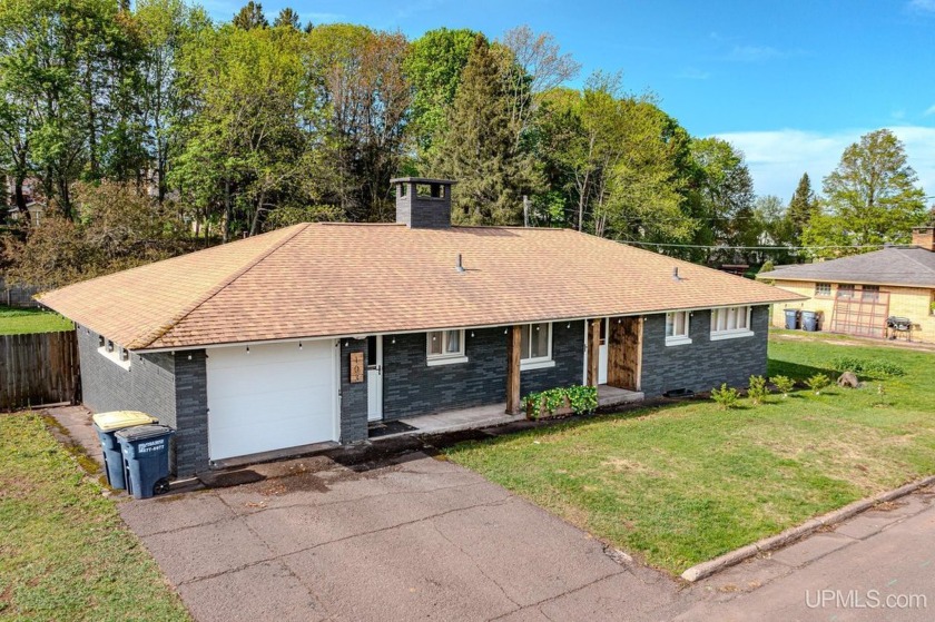 This spacious and beautifully updated 3BR/2BA home sits on a - Beach Home for sale in Ironwood, Michigan on Beachhouse.com