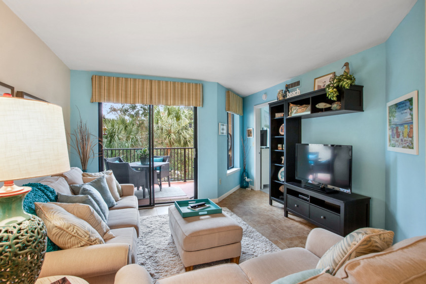 Beautiful 2BR2Bath Unit - 1.5 Blocks from the - Beach Vacation Rentals in Hilton Head Island, South Carolina on Beachhouse.com