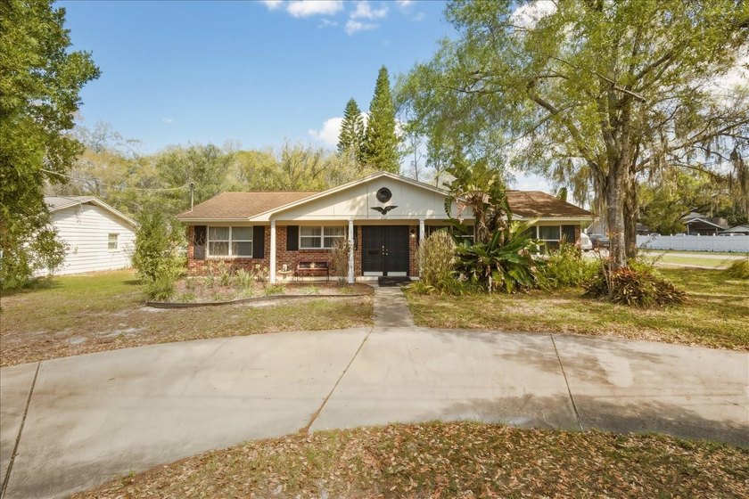 Welcome to 2101 W Kyra Drive, a solid block and brick 3-bedroom - Beach Home for sale in Tampa, Florida on Beachhouse.com