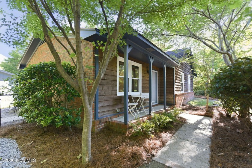 Welcome to this updated 3-bedroom ranch home, featuring an open - Beach Home for sale in Wilmington, North Carolina on Beachhouse.com