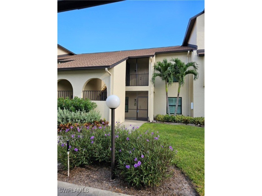 Relax and enjoy this pool side 2 bed 2 bath condo that has been - Beach Condo for sale in Fort Myers, Florida on Beachhouse.com