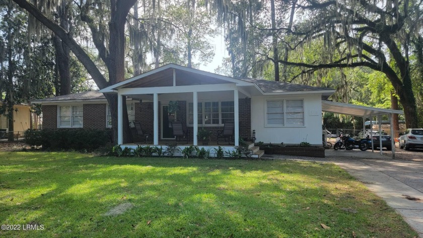 Updated home in the coveted Mossy Oaks area. Rare opportunity in - Beach Home for sale in Beaufort, South Carolina on Beachhouse.com