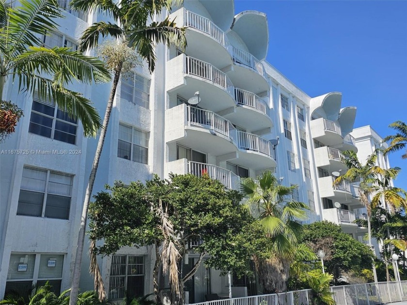 2/2 Condo. Great Location. Wood Cabinets. Granite Counter tops - Beach Condo for sale in Miami, Florida on Beachhouse.com