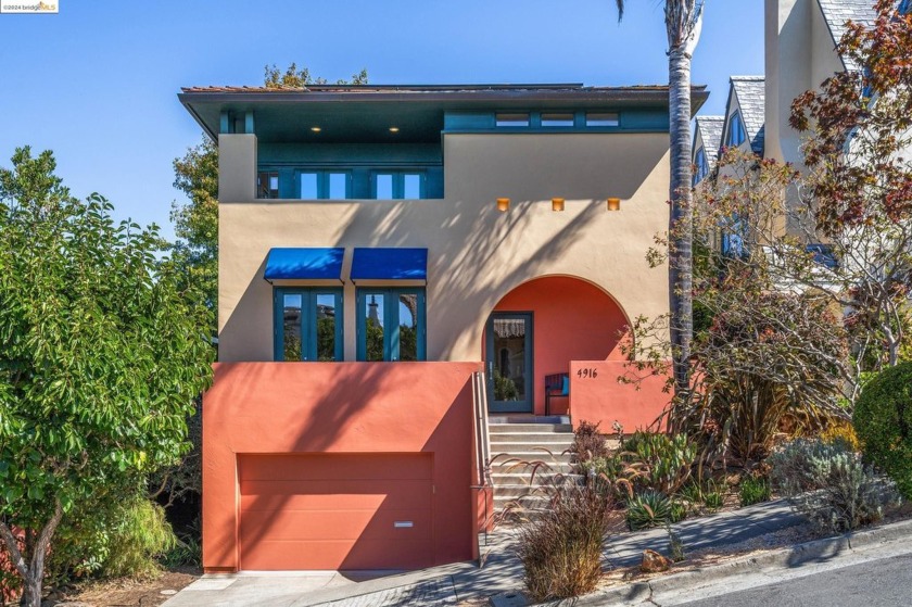 Step into this modern contemporary dwelling designed by renowned - Beach Home for sale in Oakland, California on Beachhouse.com