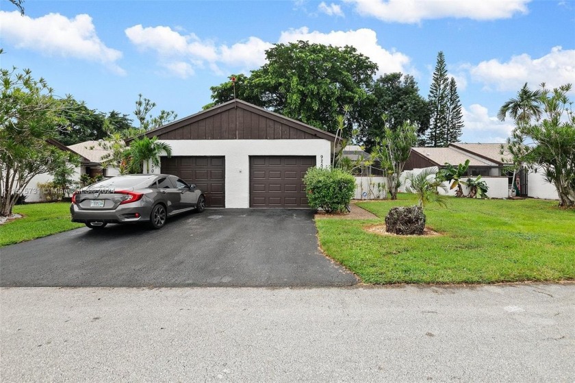 Nestled in the heart of the vibrant and rapidly growing Tamarac - Beach Home for sale in Tamarac, Florida on Beachhouse.com