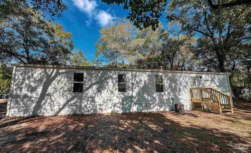 Affordable 3-Bedroom Home in Milton! This 3-bedroom, 1-bath - Beach Home for sale in Milton, Florida on Beachhouse.com