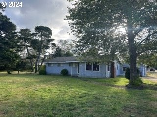 Room to grow on this .34 acre lot in Gearhart.  Single story - Beach Home for sale in Gearhart, Oregon on Beachhouse.com