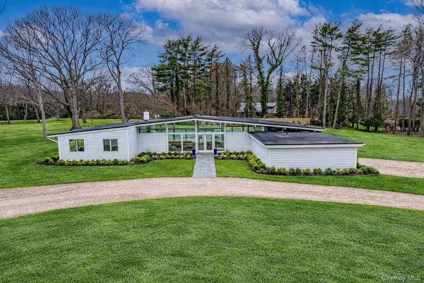Stunning Waterviews of Lloyd Harbor and beyond at this - Beach Home for sale in Lloyd Harbor, New York on Beachhouse.com