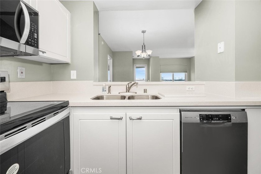 This fantastic ninth floor unit with an amazing view of the - Beach Condo for sale in Long Beach, California on Beachhouse.com