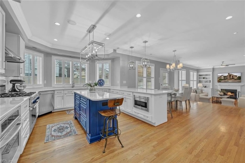 Stunning curb appeal and meticulous landscaping set the stage - Beach Home for sale in Virginia Beach, Virginia on Beachhouse.com