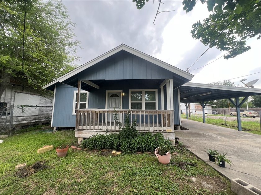 Charming 3-bedroom, 2-bath home offering 1,008 square feet of - Beach Home for sale in Corpus Christi, Texas on Beachhouse.com