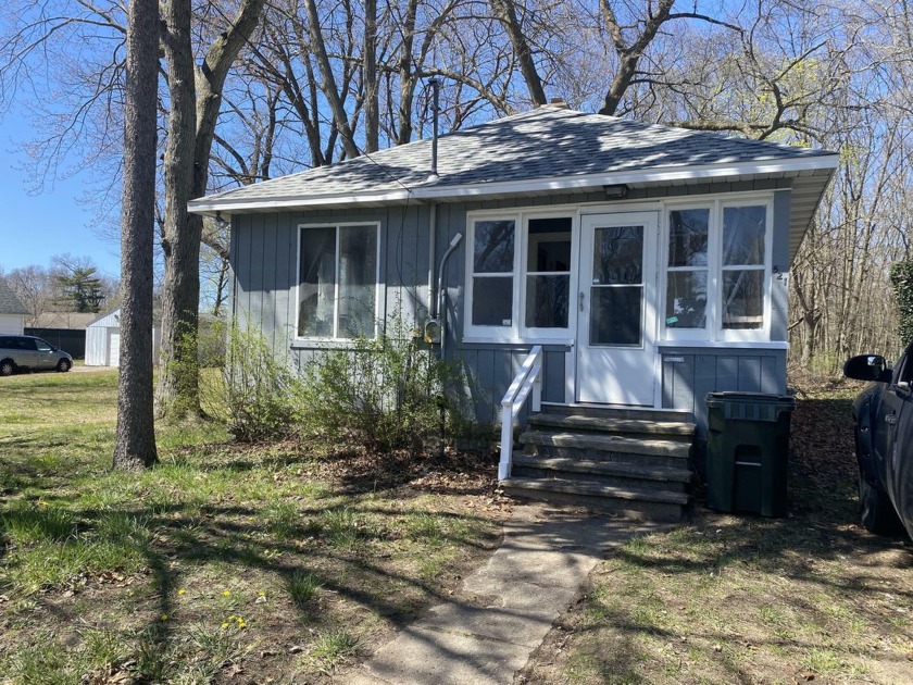 Come check out this cozy 3 bedroom, 1 bath, single family Ranch - Beach Home for sale in Muskegon, Michigan on Beachhouse.com