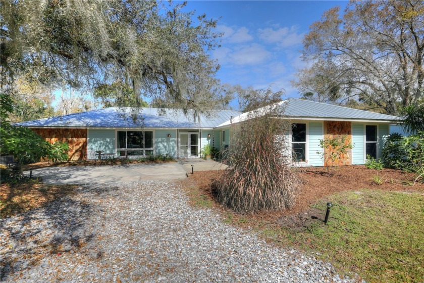 Beautiful updated home on 3.97 acres. Quiet, secluded, nestled - Beach Home for sale in Vero Beach, Florida on Beachhouse.com