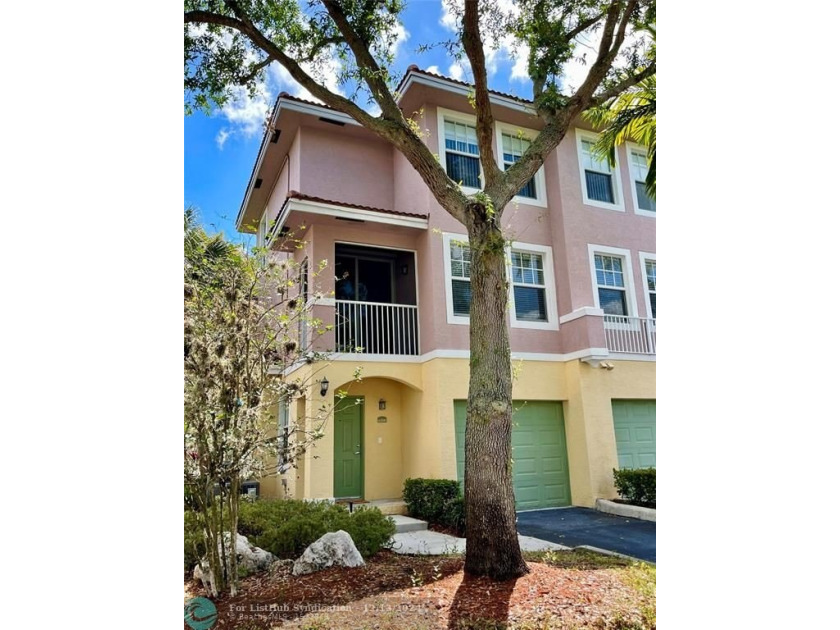 RARE corner unit 2BR/2.5 Bath & Garage townhouse in a gated - Beach Condo for sale in Pompano Beach, Florida on Beachhouse.com