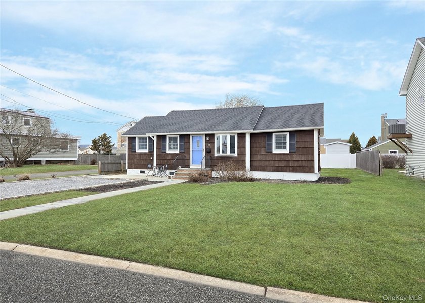 Welcome to 19 Kent Place in Amityville - a charming home on a - Beach Home for sale in Amityville, New York on Beachhouse.com