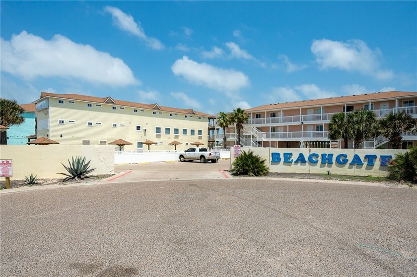 Beachgate beauty just steps from the sand! This well-appointed - Beach Condo for sale in Port Aransas, Texas on Beachhouse.com