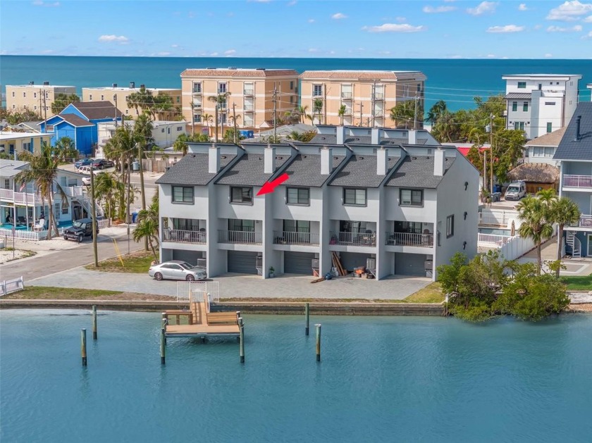 *PRIME DIRECT WATERFRONT TOWNHOME* ABOVE IT ALL* 1040 SQ/FT. 2 - Beach Townhome/Townhouse for sale in Treasure Island, Florida on Beachhouse.com