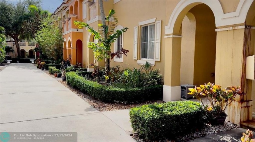 Welcome to sophisticated living in Miramar! This gated community - Beach Townhome/Townhouse for sale in Hollywood, Florida on Beachhouse.com