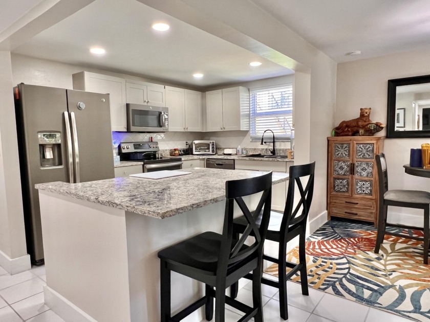 Discover paradise on the Intracoastal ! First floor 2 bed, 2.5 - Beach Condo for sale in Lantana, Florida on Beachhouse.com