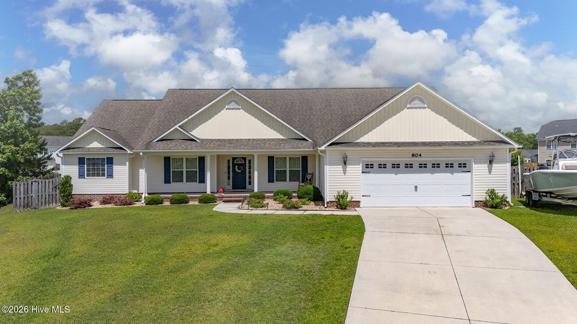 It is all about the location! Positioned with beaches, boating - Beach Home for sale in Swansboro, North Carolina on Beachhouse.com