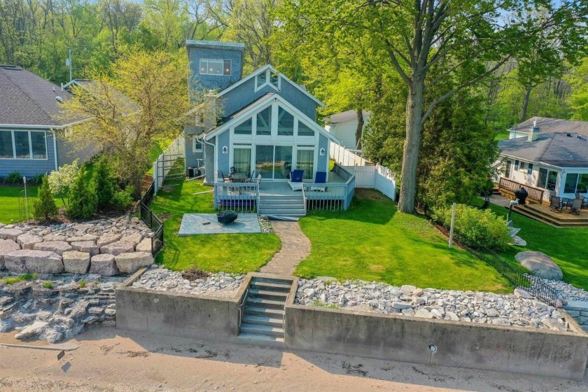 Experience breathtaking bay views with western exposure in this - Beach Home for sale in Green Bay, Wisconsin on Beachhouse.com