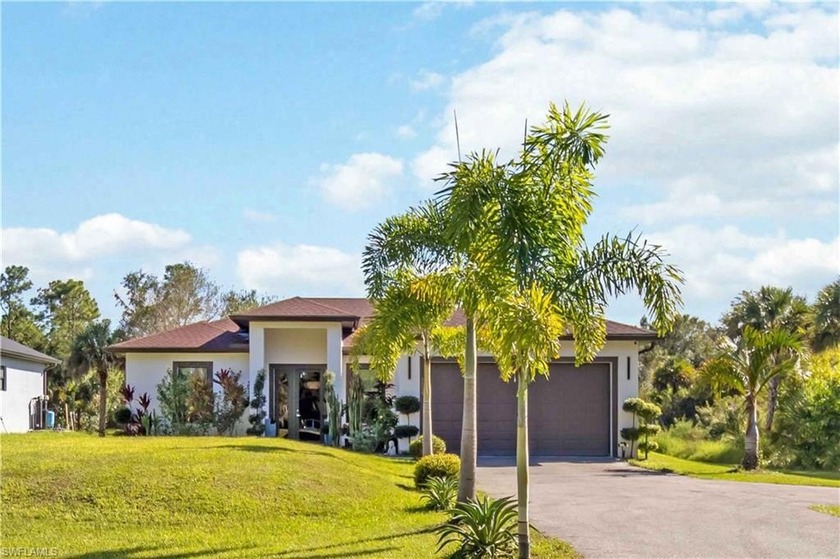 Welcome to your private oasis, where comfort meets elegance - Beach Home for sale in Naples, Florida on Beachhouse.com