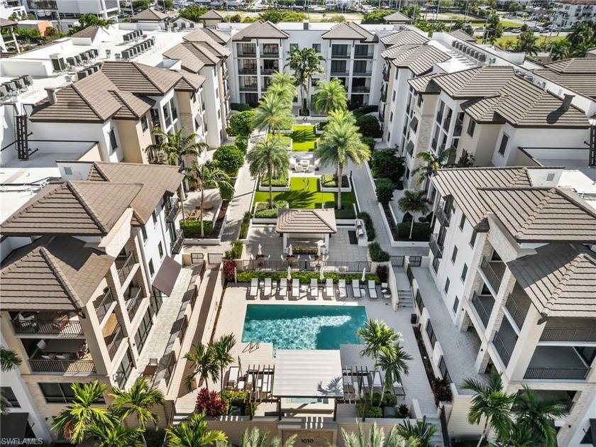 Steps from Naples finest dining, galleries, and Gulf beaches - Beach Condo for sale in Naples, Florida on Beachhouse.com