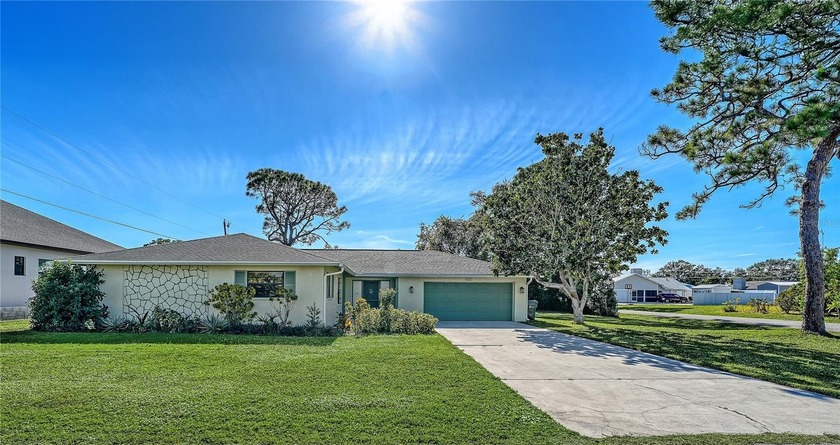 Welcome to 4250 Shamrock Drive in South Venice! This spacious 1 - Beach Home for sale in Venice, Florida on Beachhouse.com